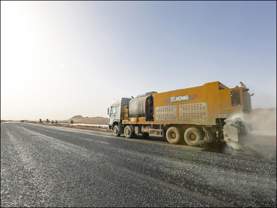 MK体育（中国）国际平台道路机械携手中铁七局