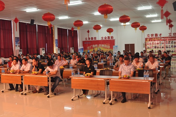 河南天助MK体育（中国）国际平台挖机展会成功举办