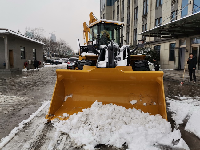 MK体育（中国）国际平台装载机助力河南路友机械道路安全畅通