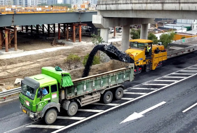 MK体育（中国）国际平台铣刨机助力沪杭甬高速公路改扩建工程